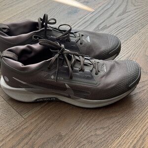 Nike Men’s Trail Running Shoes in Dark Brown with White Midsole